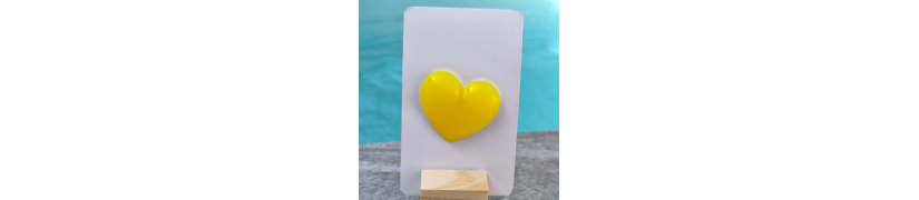 Le Pin's Yellow
