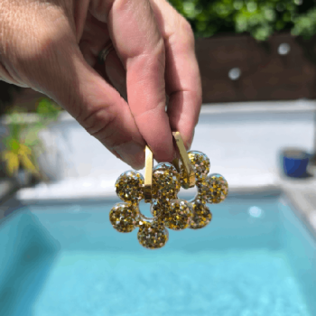 photo de boucles d'oreille big fleur champagne