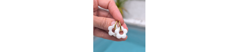 Photo de boucles d'oreilles fleur white