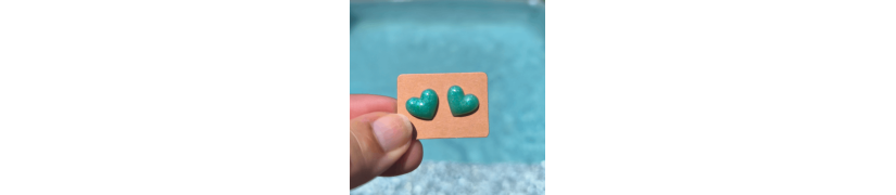 photo de boucles d'oreille puce verte