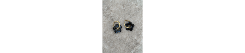 Boucle d'oreilles Fleur noire